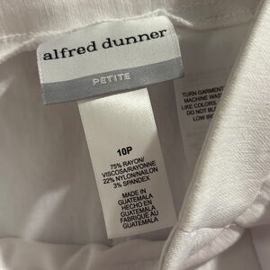 Alfred Dunner Classic White long shorts